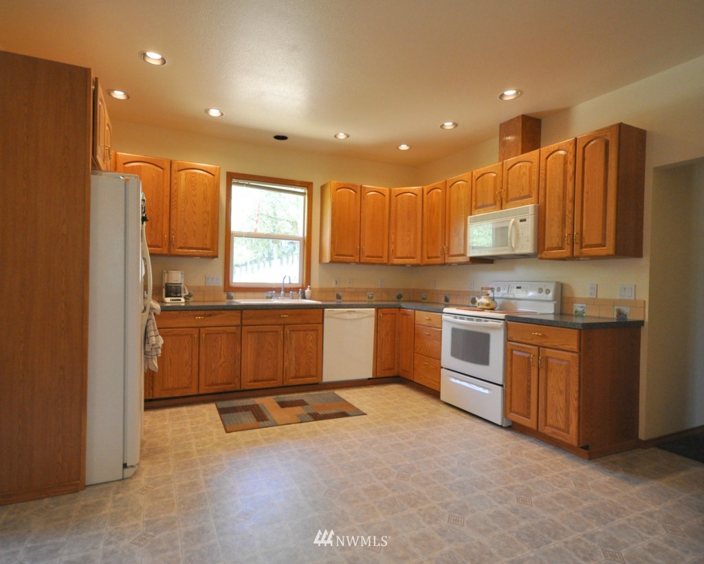 20344 Van Dyke Road Southwest Rochester, WA 98579 - Photo 5 of 24