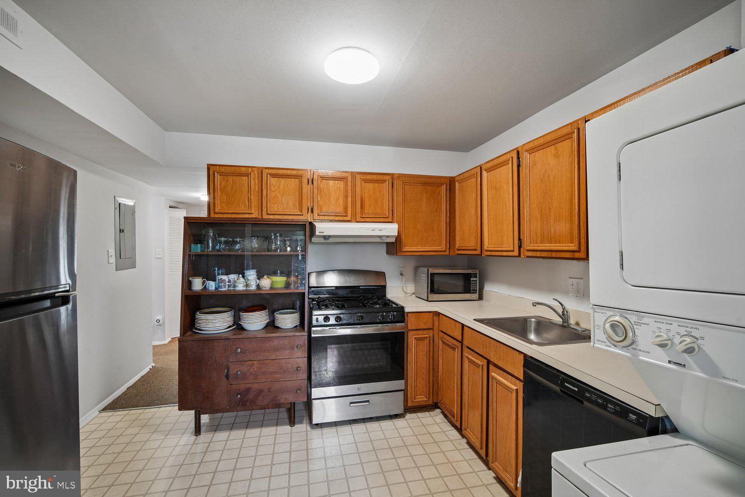 9926 Walker House Road, Unit 99263 Gaithersburg, MD 20886 - Photo 15 of 63 Kitchen