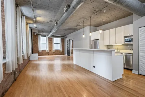 $699,500 | 110 North Peoria Street, Unit 205, Chicago, IL 60607