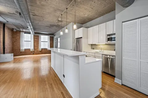 $699,500 | 110 North Peoria Street, Unit 205, Chicago, IL 60607