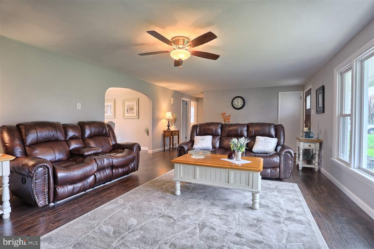 18 Greystone Road Carlisle, PA 17013 - Photo 4 of 18 Gallery Image 4