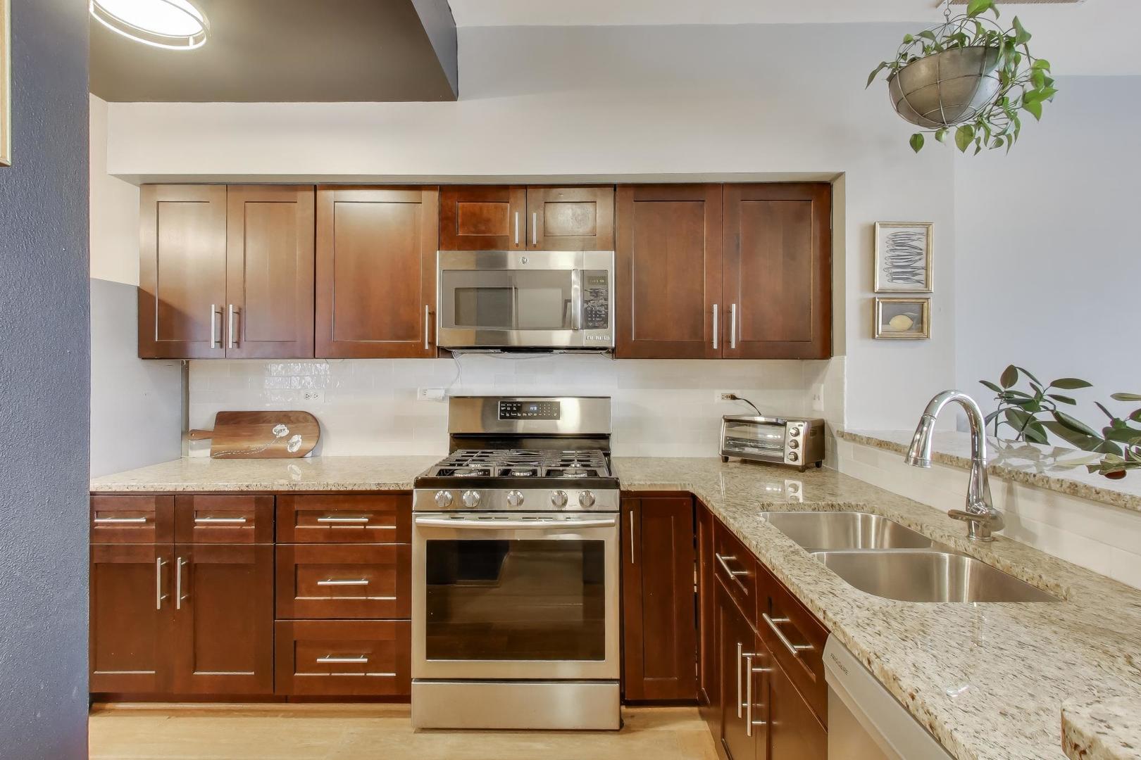 1052 Ripple Ridge Darien, IL 60561 - Photo 4 of 26