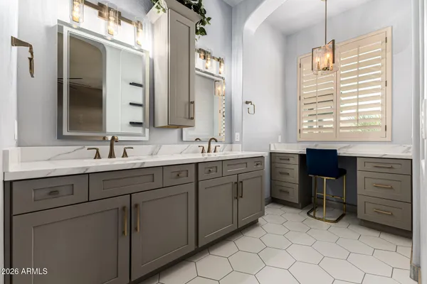 $1,025,000 | 2046 North Steele Circle, Mesa, AZ 85207