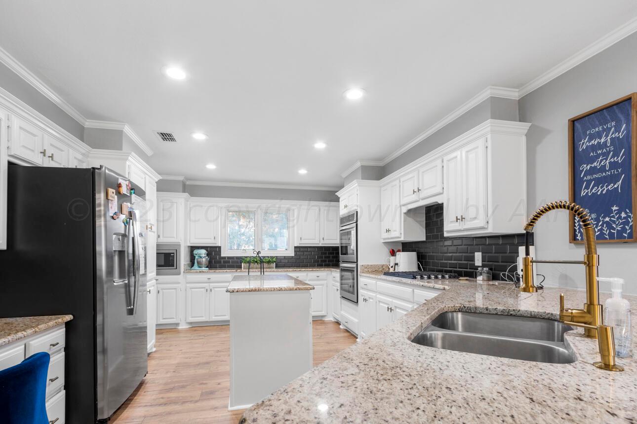 7604 Baughman Drive Amarillo, TX 79121 - Photo 13 of 43 Kitchen 2