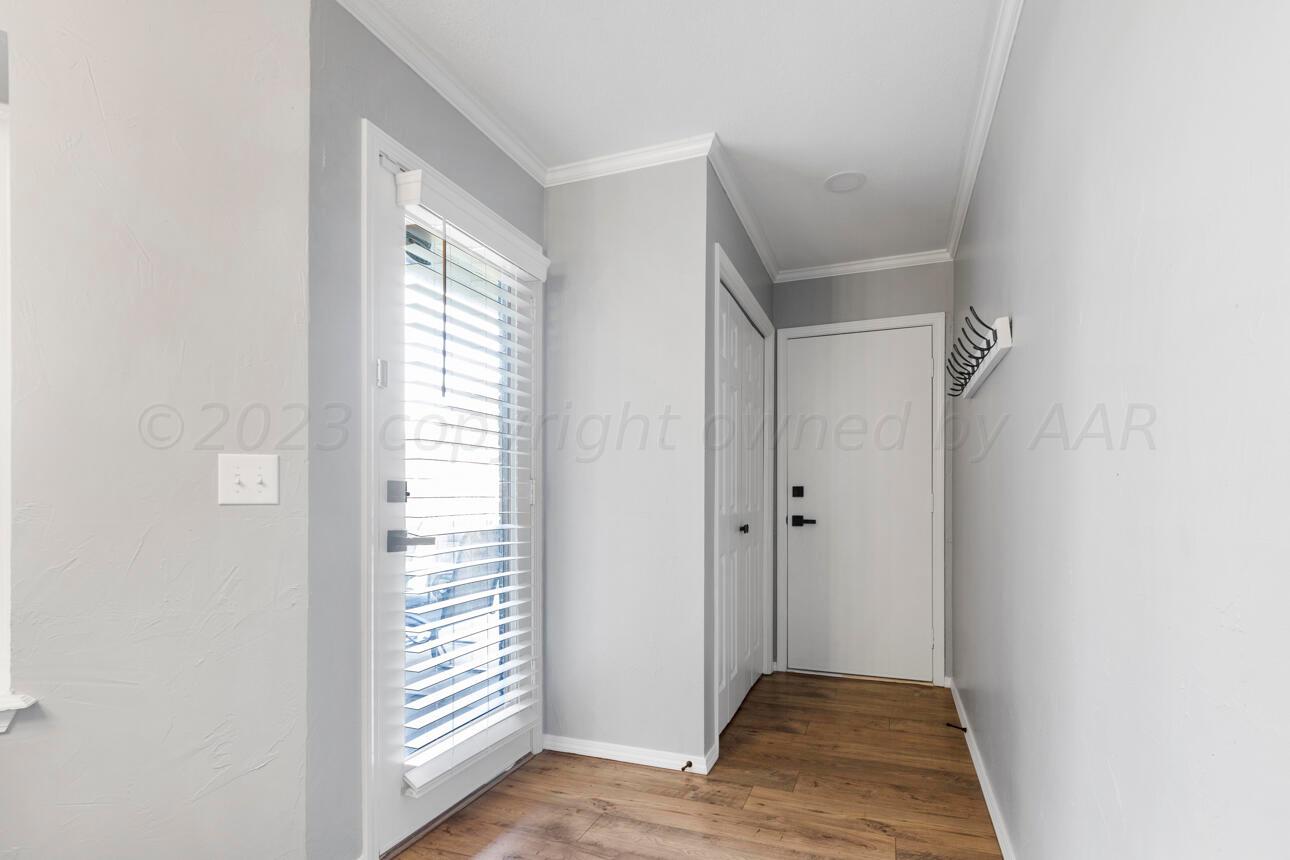 7604 Baughman Drive Amarillo, TX 79121 - Photo 19 of 43 Garage Entrance