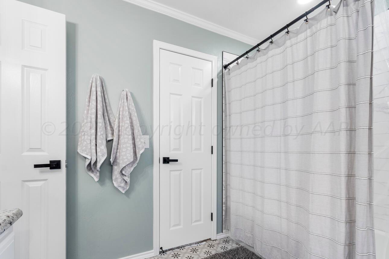 7604 Baughman Drive Amarillo, TX 79121 - Photo 29 of 43 Bath2-3