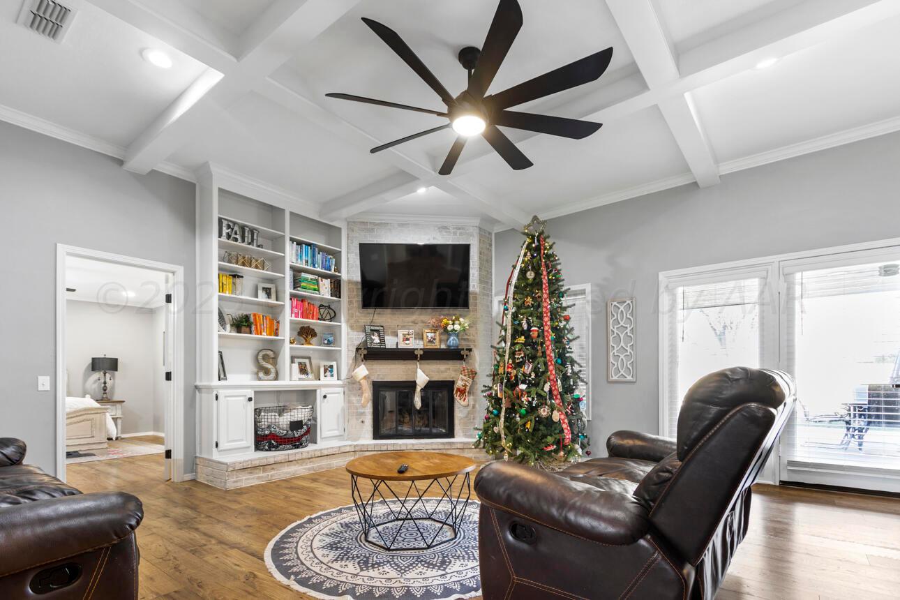 7604 Baughman Drive Amarillo, TX 79121 - Photo 8 of 43 Living Room 1