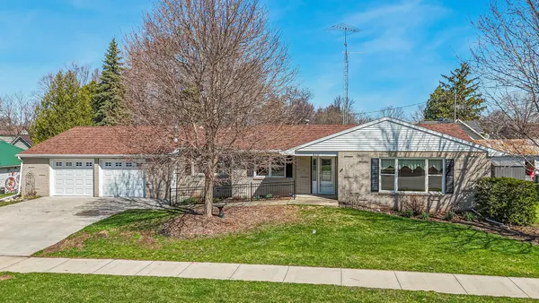 $324,900 | 410 West Main Street, Winneconne, WI 54986