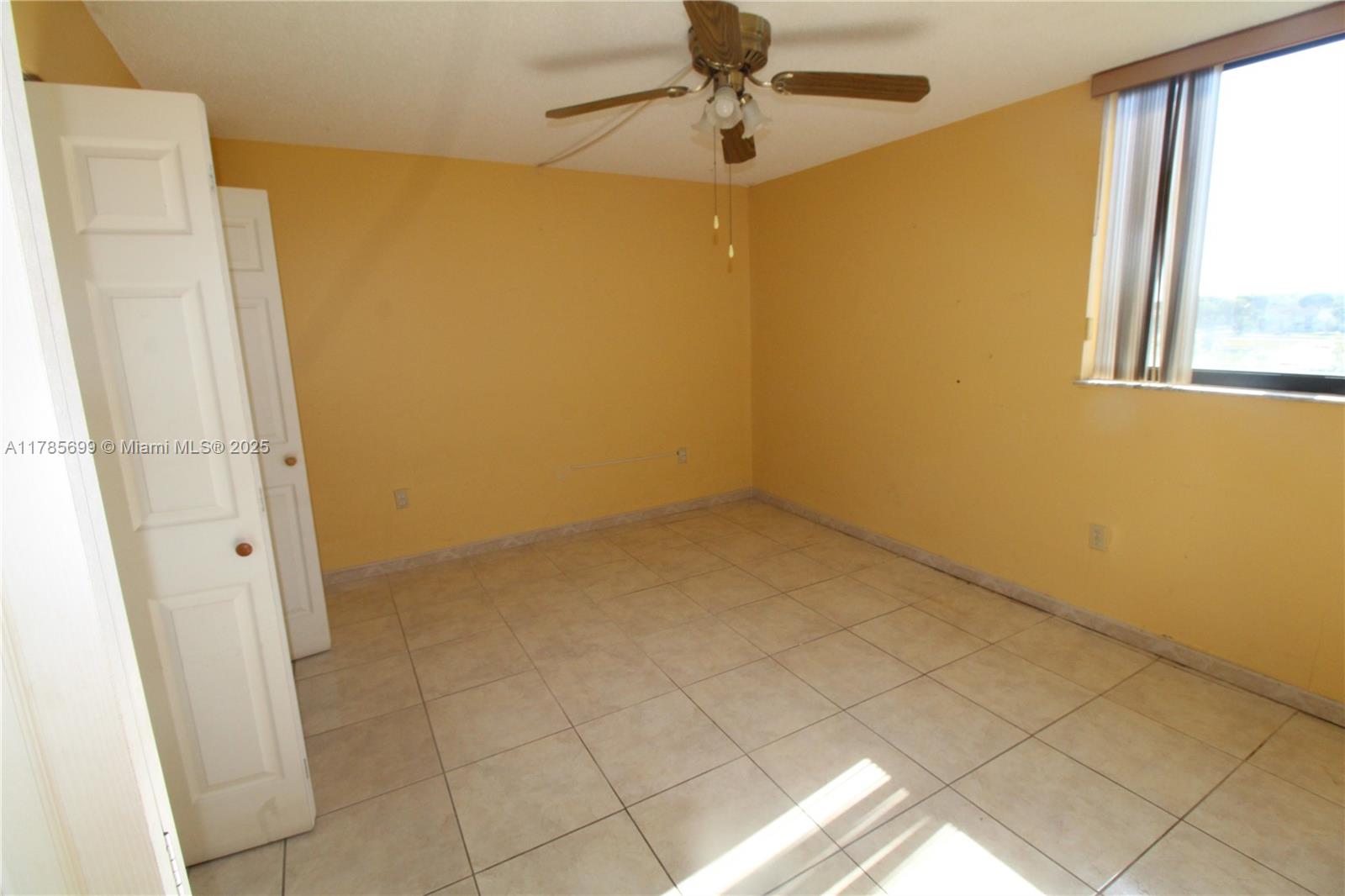 Fountainebleau Miami, FL 33172 - Photo 13 of 17 a view of room with window and a refrigerator