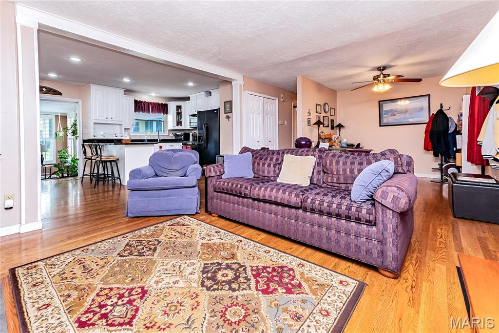 2140 Pierport Circle St. Louis, MO 63129 - Photo 9 of 50