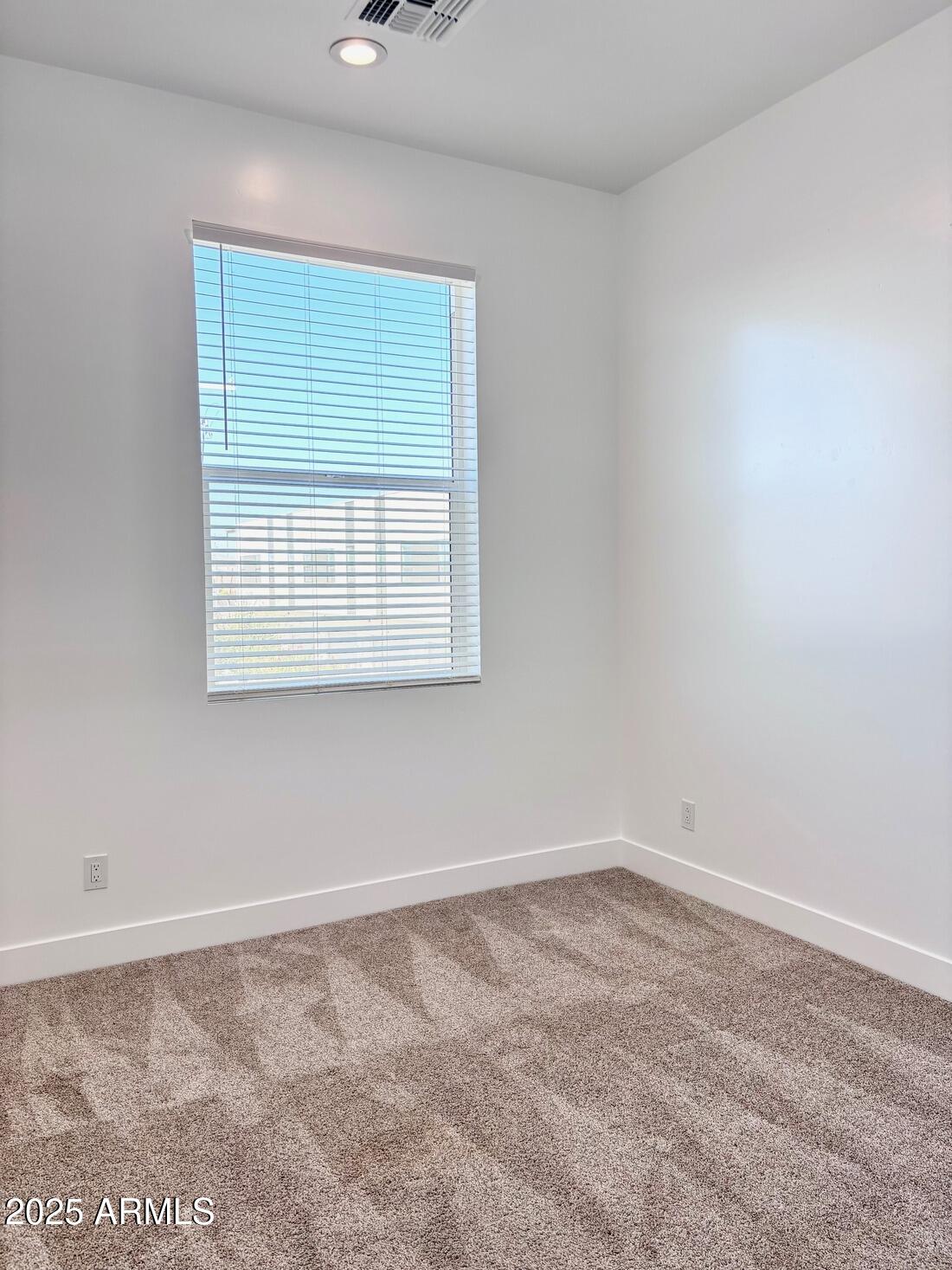 4050 North 12th Street, Unit 6 Phoenix, AZ 85014 - Photo 31 of 50 an empty room with a window
