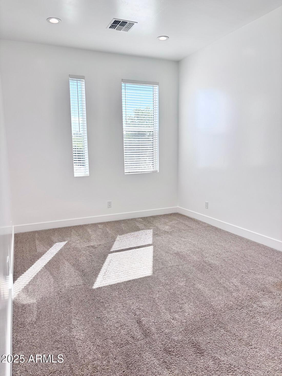 4050 North 12th Street, Unit 6 Phoenix, AZ 85014 - Photo 36 of 50 an empty room with windows