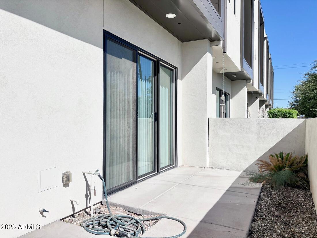 4050 North 12th Street, Unit 6 Phoenix, AZ 85014 - Photo 47 of 50 a very nice looking room with a large window
