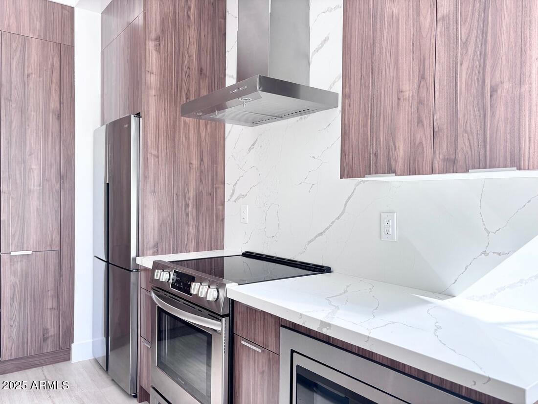 4050 North 12th Street, Unit 6 Phoenix, AZ 85014 - Photo 9 of 50 a kitchen with a sink and a refrigerator