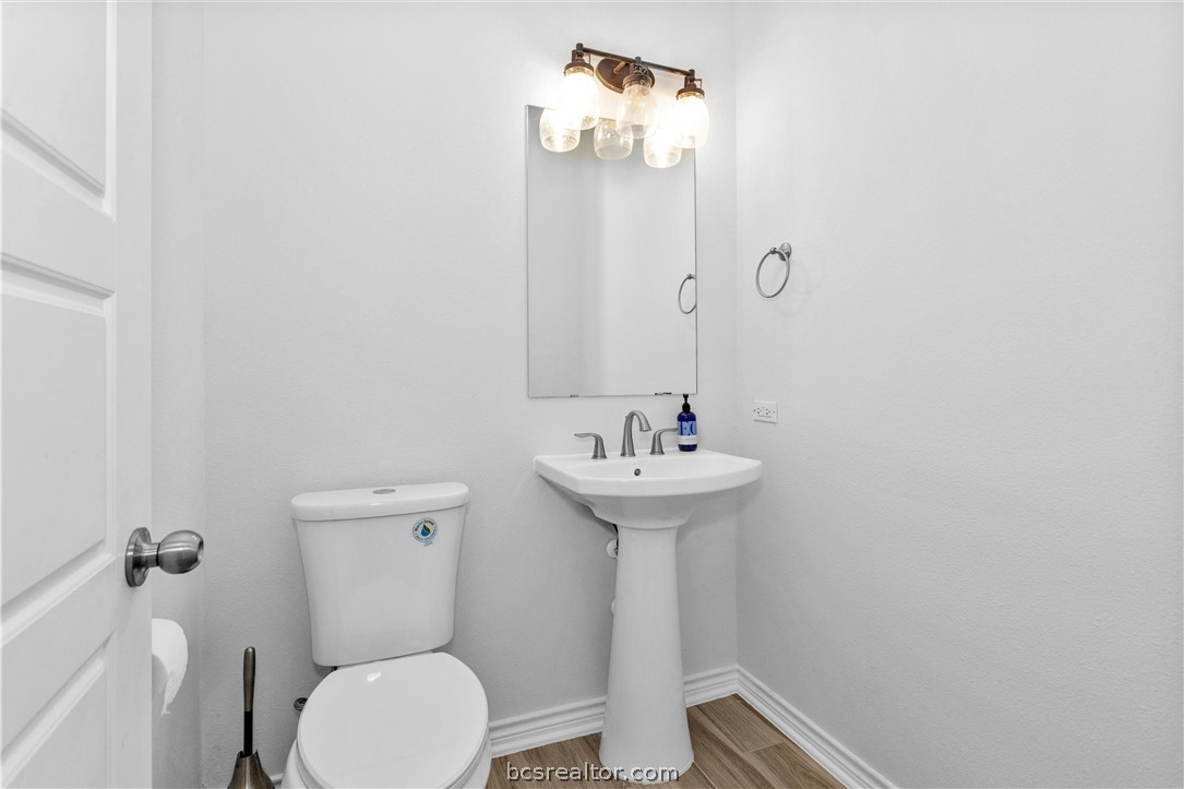 36244 Cochran Road Waller, TX 77484 - Photo 18 of 41 Half bath downstairs