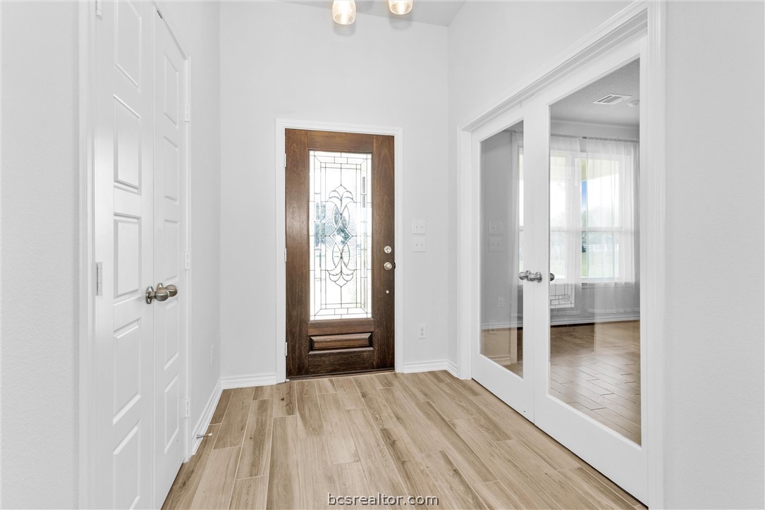 36244 Cochran Road Waller, TX 77484 - Photo 6 of 41 Front entryway