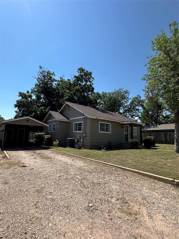 607 Fannin Street Winters, TX 79567 - Photo 3 of 19