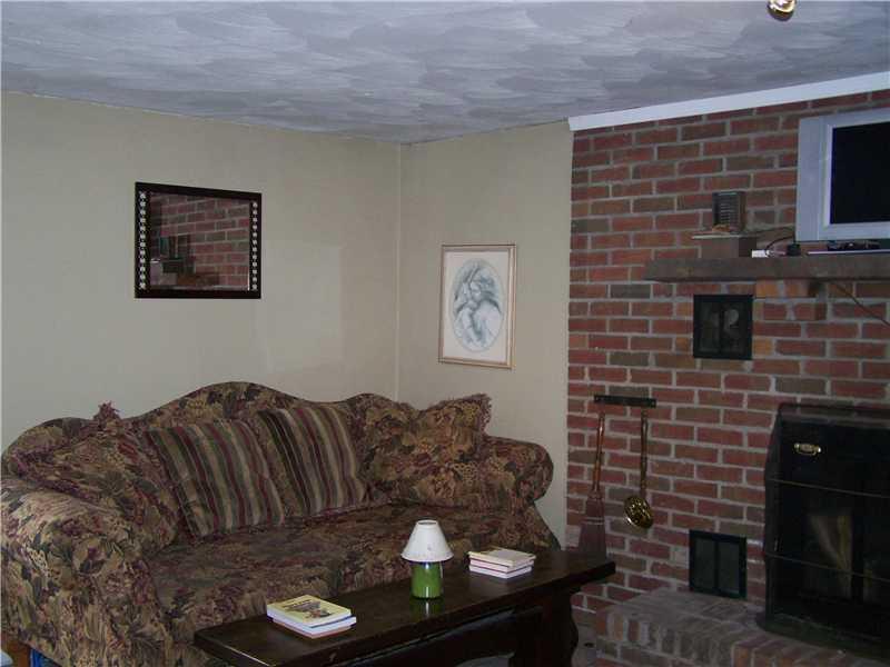 319 Lewis Road Greensburg, PA 15601 - Photo 7 of 21 Family Room.