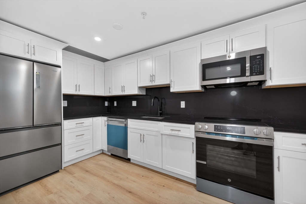 6 Moreland Street Boston, MA 02119 - Photo 8 of 18