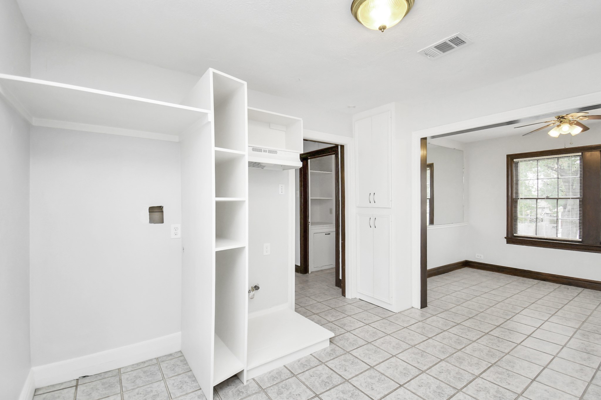 109 Amundsen Street Houston, TX 77009 - Photo 18 of 40 a view of empty room with window