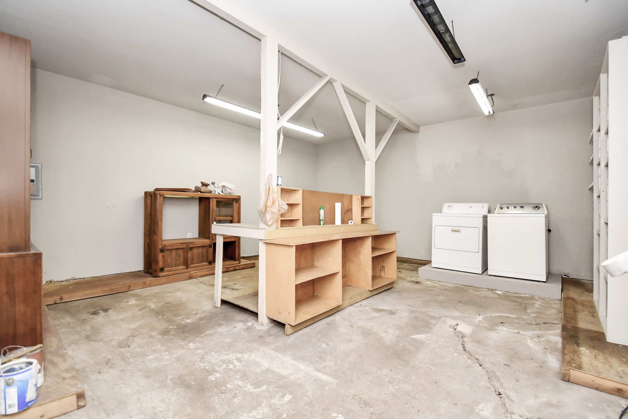 109 Amundsen Street Houston, TX 77009 - Photo 25 of 40 a view of a room with racks