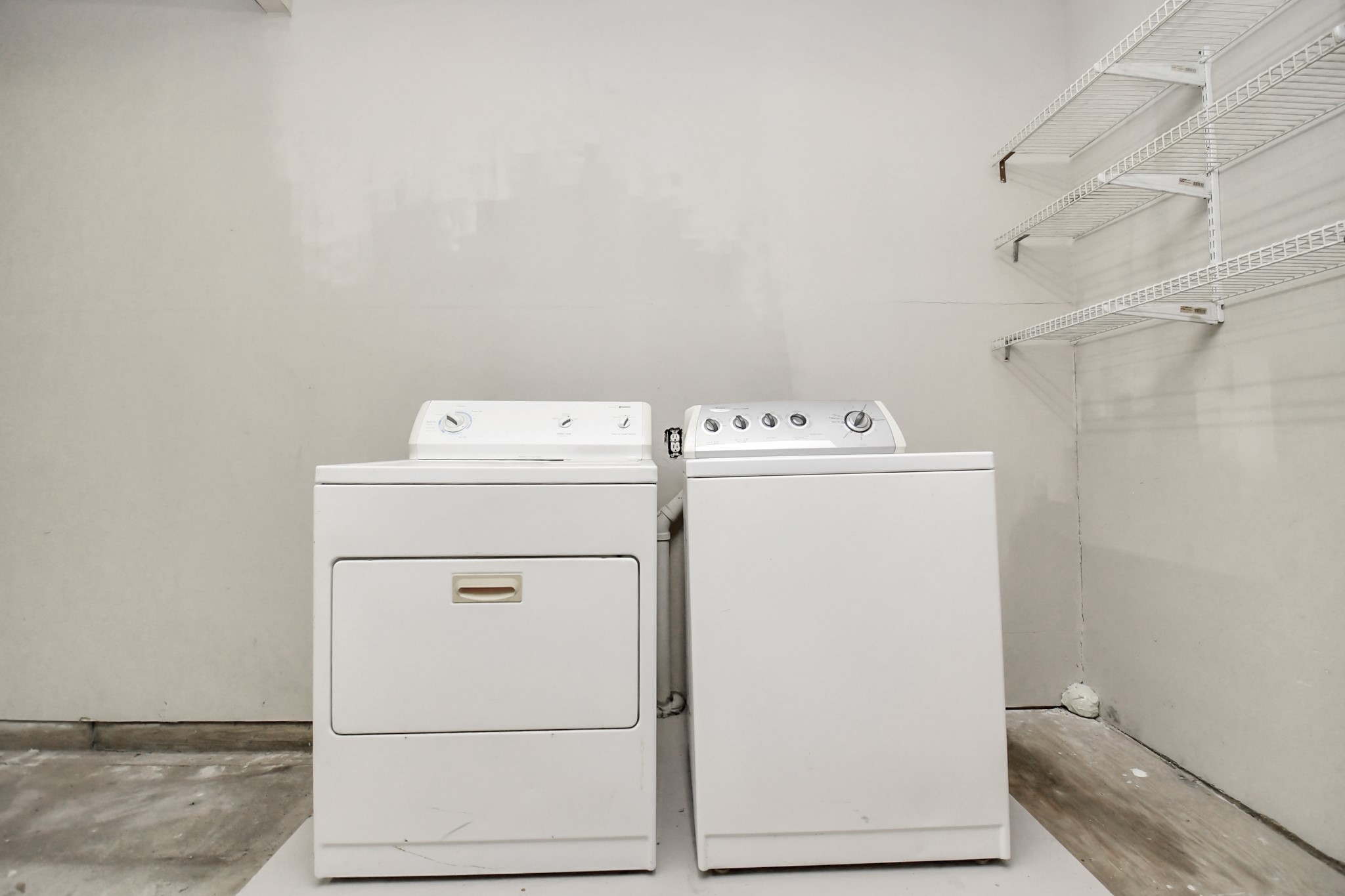 109 Amundsen Street Houston, TX 77009 - Photo 26 of 40 a utility room with dryer and washer
