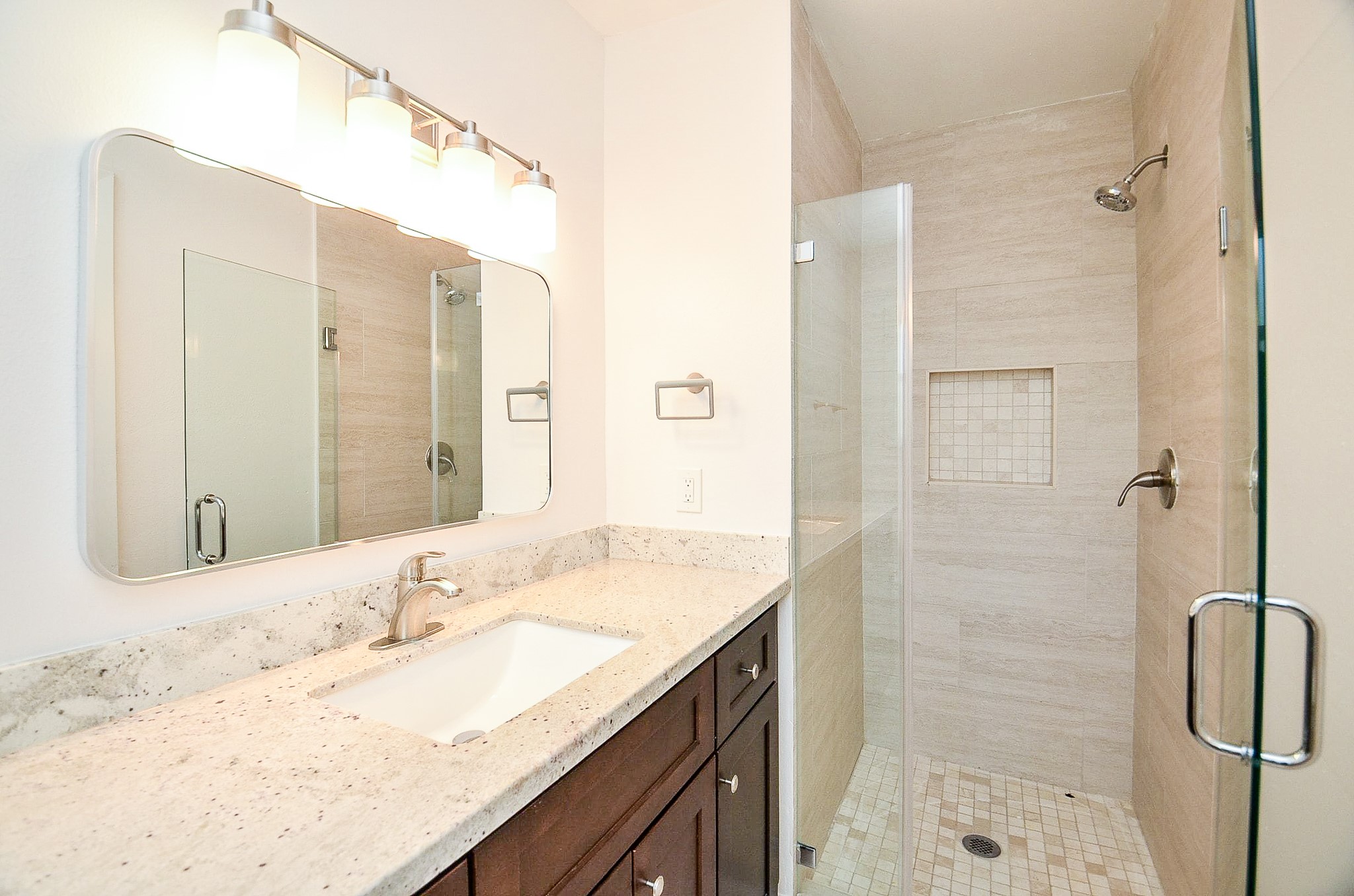 5127 Hummingbird Street Houston, TX 77035 - Photo 19 of 34 Gallery Image 19