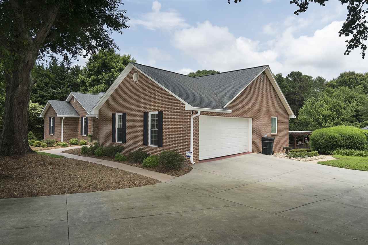 13 Rene Court Greer, SC 29651 - Photo 3 of 35 Gallery Image 3