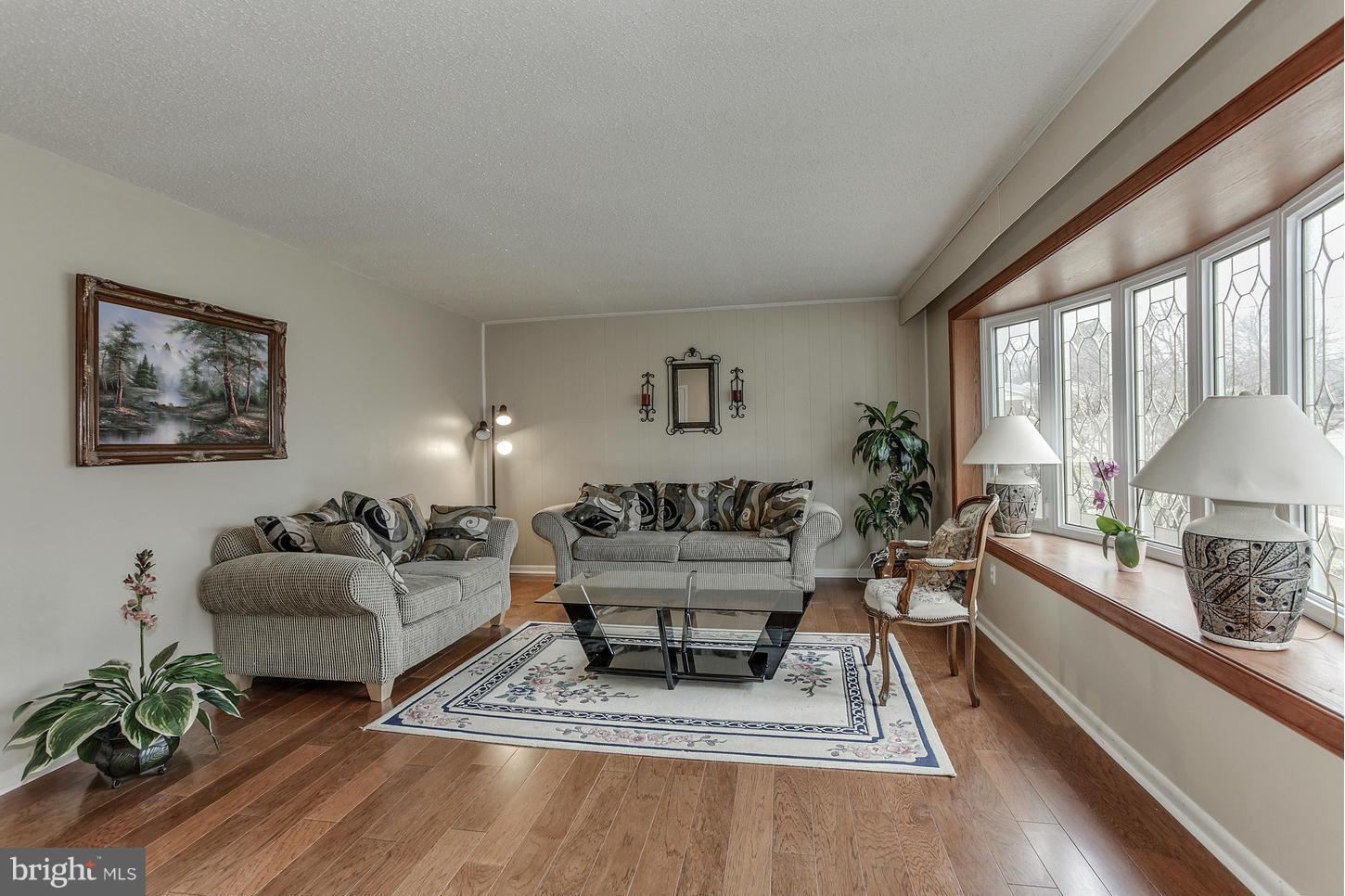 1108 Chiswell Lane Silver Spring, MD 20901 - Photo 4 of 29 Living Room