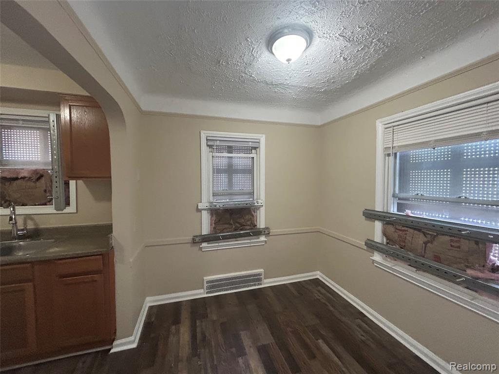 16824 Rutherford Street Detroit, MI 48235 - Photo 5 of 25