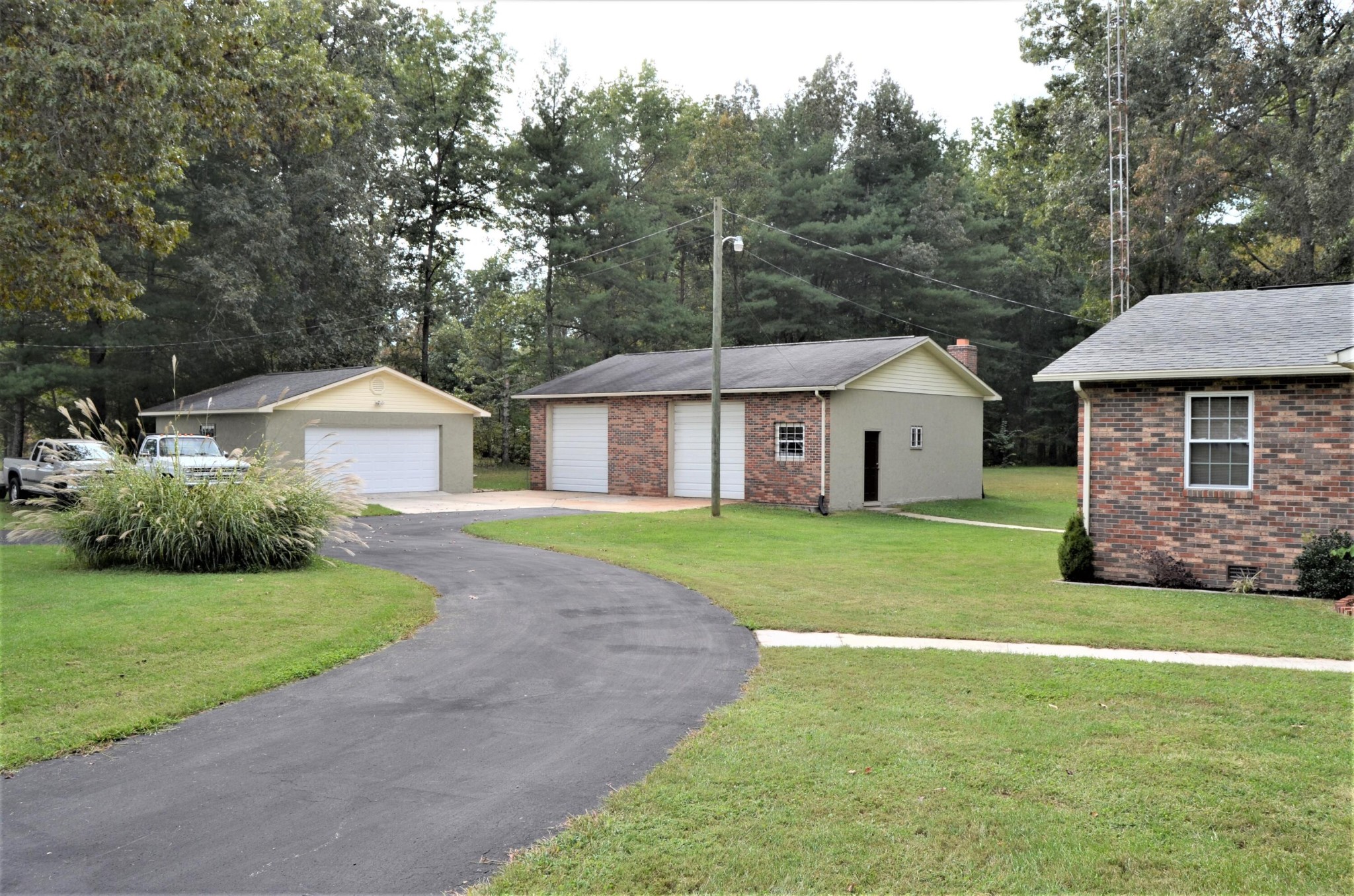 522 Smith Road Crossville, TN 38571 - Photo 3 of 39 a front view of a house with a yard and garage