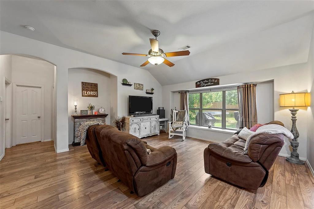 925 Remington Ranch Road Mansfield, TX 76063 - Photo 3 of 12
