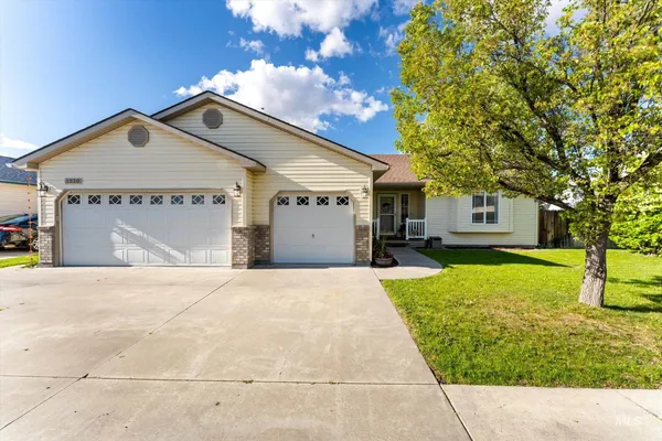 $384,500 | 1230 Northwest Pintail Street, Mountain Home, ID 83647