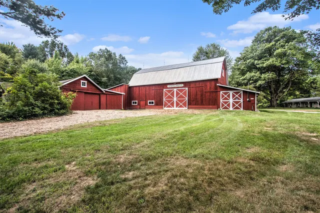 $1,250,000 | 13023 Gleason Lane, Fruitport, MI 49415