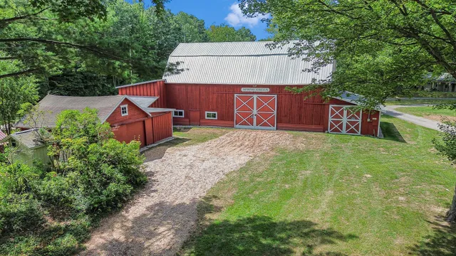 $1,250,000 | 13023 Gleason Lane, Fruitport, MI 49415