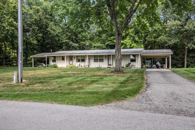 $1,250,000 | 13023 Gleason Lane, Fruitport, MI 49415