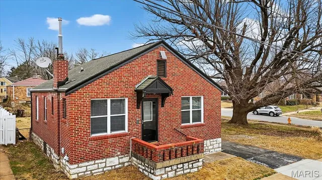 $1,950 | 3815 Bayless Avenue, St. Louis, MO 63125