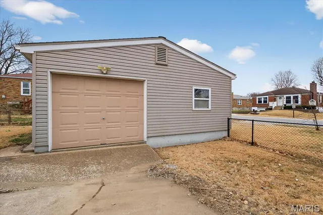 $1,950 | 3815 Bayless Avenue, St. Louis, MO 63125