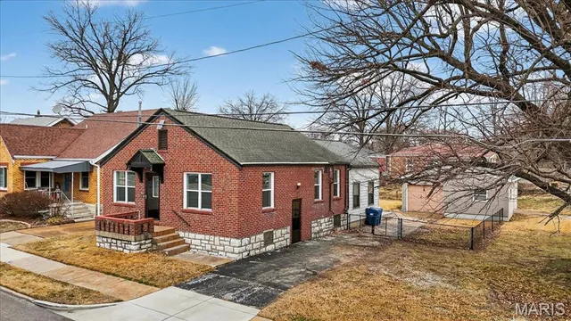 $1,950 | 3815 Bayless Avenue, St. Louis, MO 63125