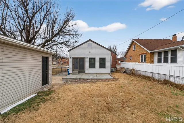 $1,950 | 3815 Bayless Avenue, St. Louis, MO 63125