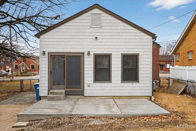 $1,950 | 3815 Bayless Avenue, St. Louis, MO 63125