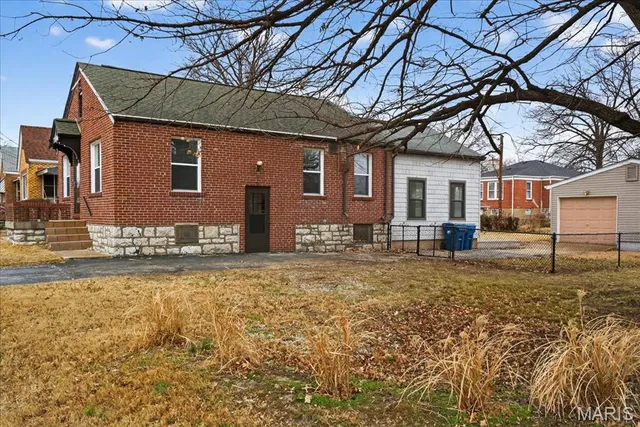 $1,950 | 3815 Bayless Avenue, St. Louis, MO 63125
