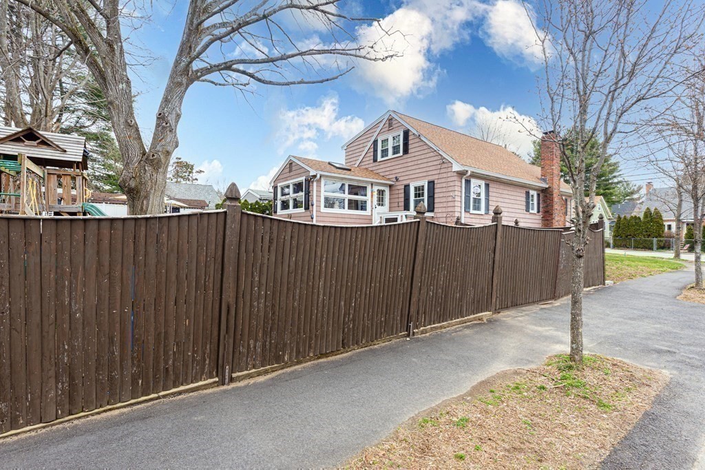 19 Sherman Road Dedham, MA 02026 - Photo 25 of 35 Gallery Image 25