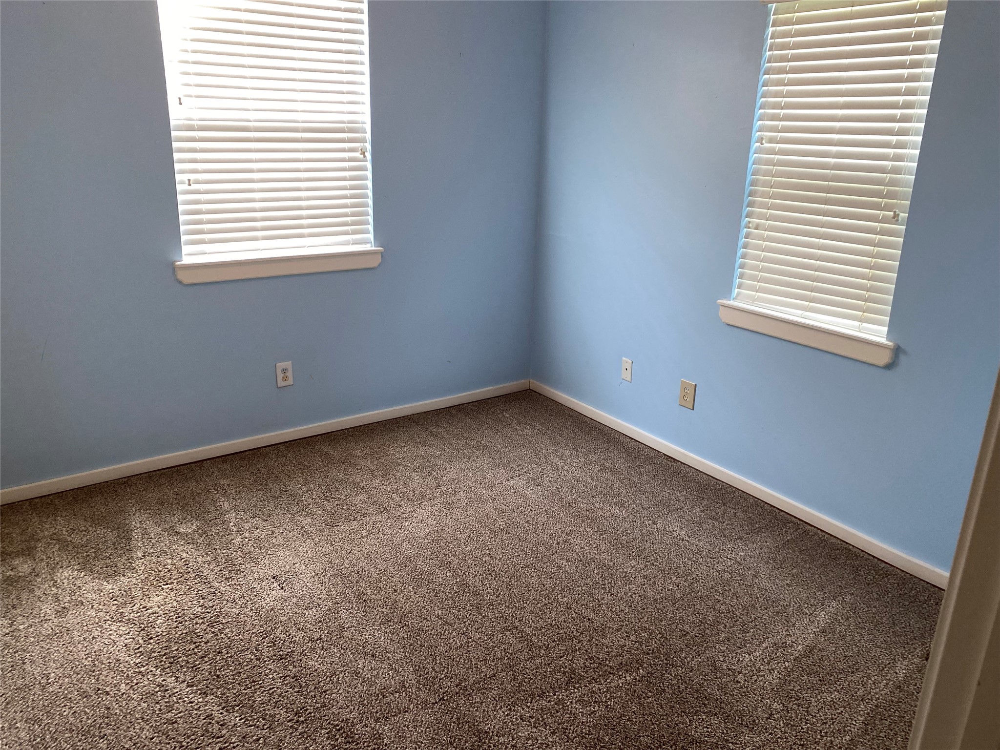 918 West 26th Street Houston, TX 77008 - Photo 18 of 19 an empty room with a window