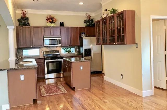 $2,695 | 918 West 26th Street, Houston, TX 77008