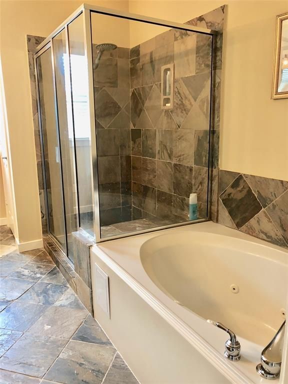 918 West 26th Street Houston, TX 77008 - Photo 10 of 19 a bathroom with a bathtub and shower