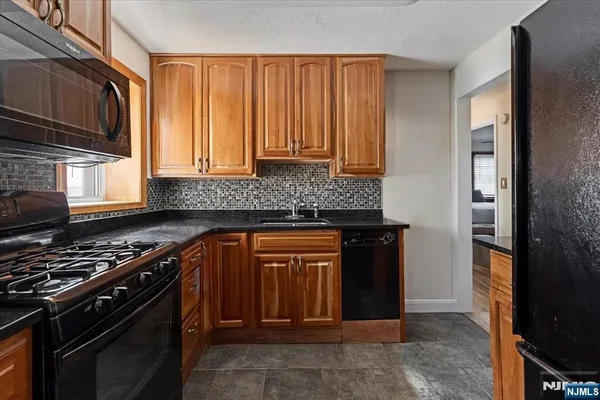 $449,999 | 426 Brook Court, Plainfield, NJ 07060