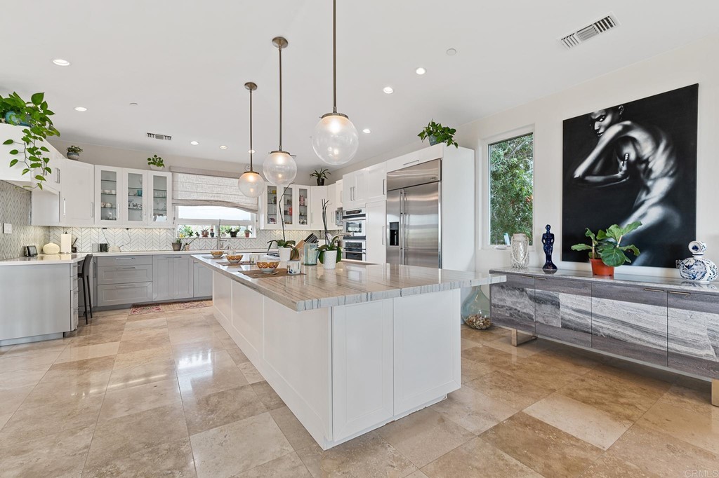 733 Stratford Drive Encinitas, CA 92024 - Photo 5 of 35