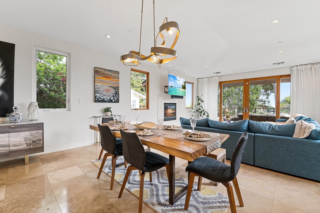 733 Stratford Drive Encinitas, CA 92024 - Photo 8 of 35