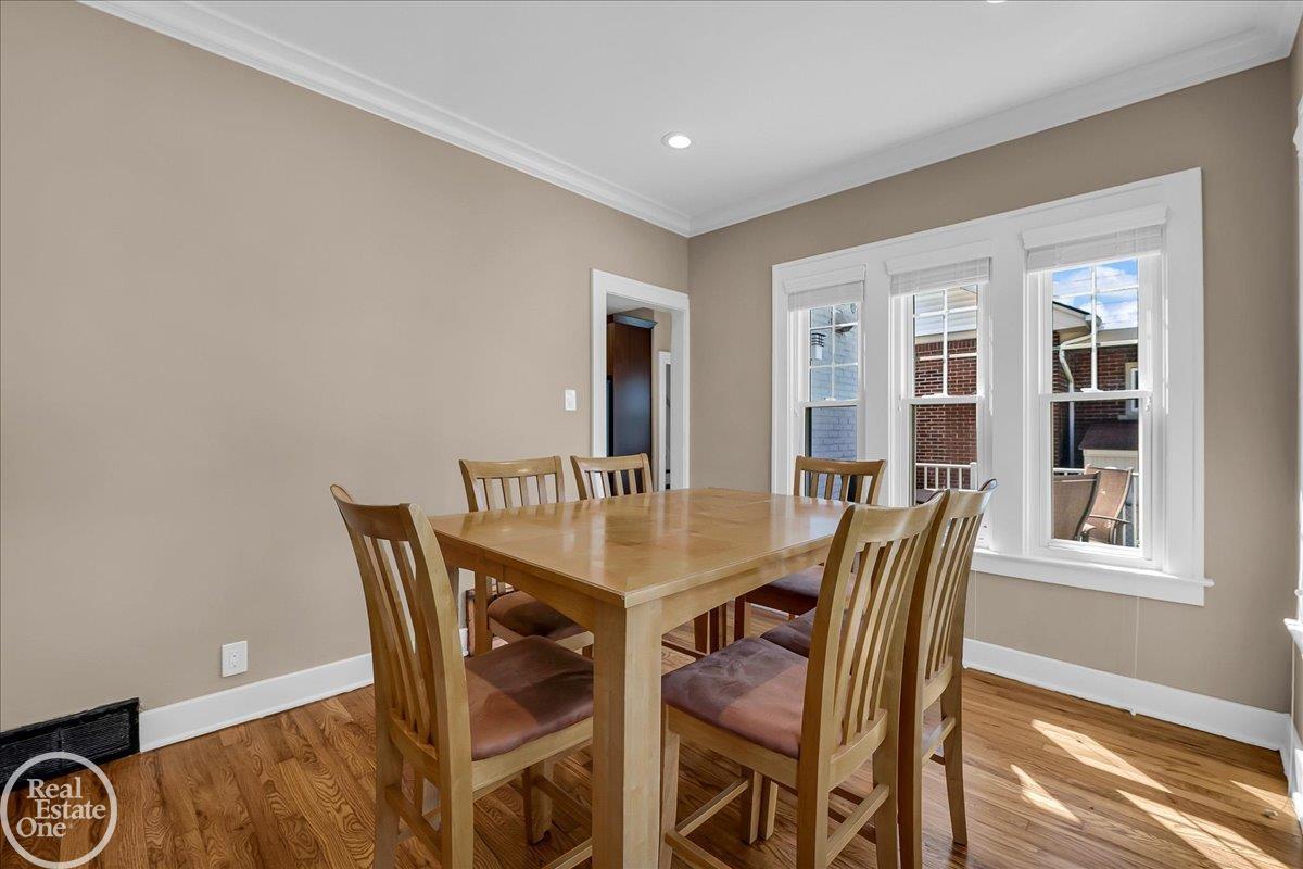 1357 Nottingham Road Grosse Pointe, MI 48230 - Photo 18 of 38 50180286-dedc6528-5e8f-40e5-b6dc-a4efbcd52ed0.JPG